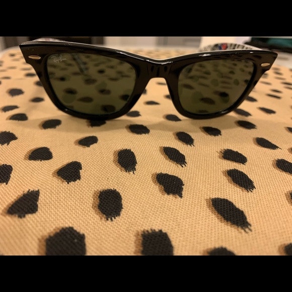 Ray-Ban Accessories - FLASH SALE Ray-Ban Wayfarer Plastic Sunglasses